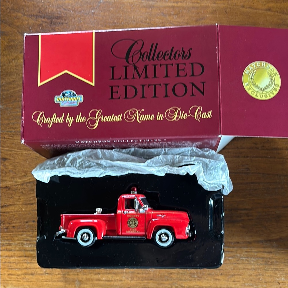 Vintage Matchbox DINKY®️ Models of Yesteryear®️ red 1955 Ford F-100 firetruck